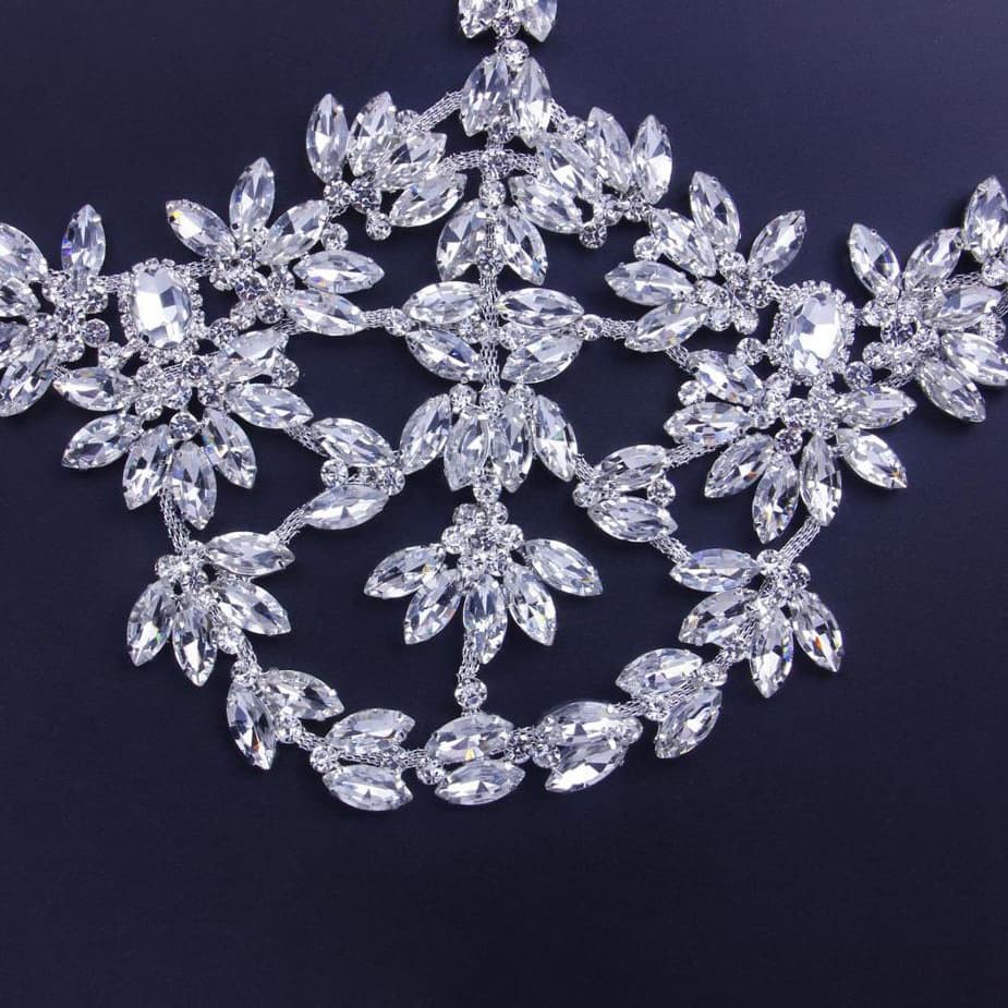 Glittering Halloween Mask – Rhinestone Masquerade Party Mask for Women & Men