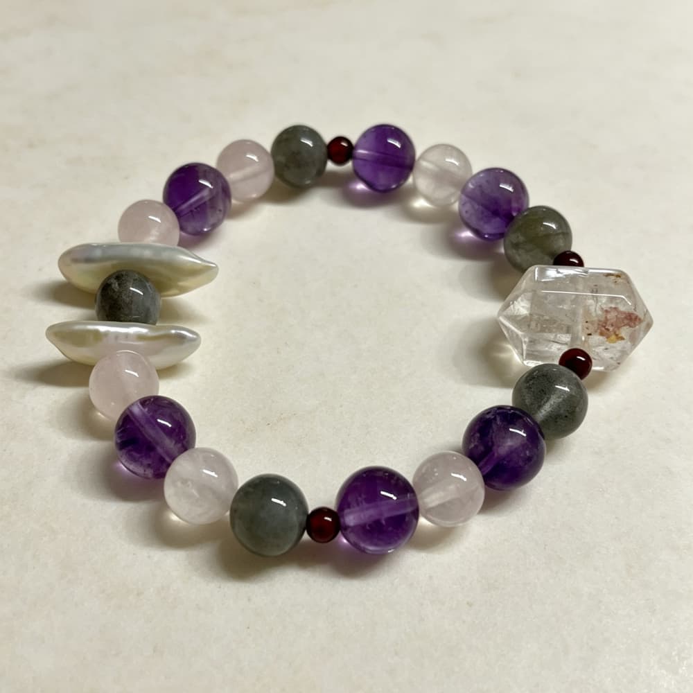 Side view of natural amethyst, rose quartz and labradorite gemstone bracelet