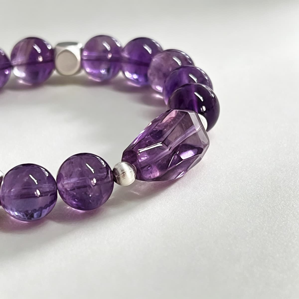 Quiet Confidence｜Natural Amethyst Bracelet with Faceted Centerpiece & 925 Sterling Silver