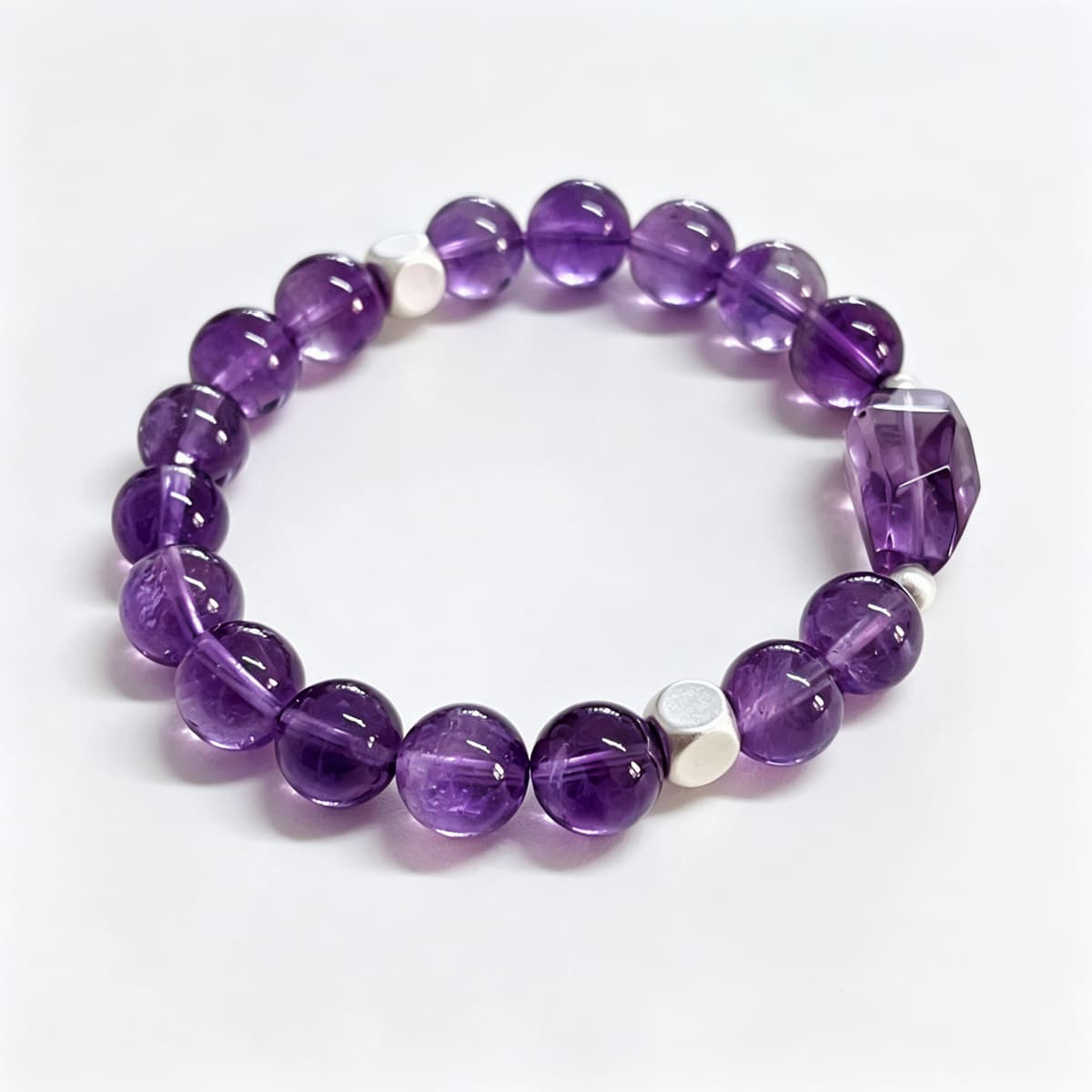 Quiet Confidence｜Natural Amethyst Bracelet with Faceted Centerpiece & 925 Sterling Silver